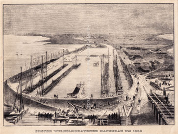 Zeitgenössische Darstellung der Baumaßnahmen zur Errichtung der ersten Hafenanlagen. Durch einen Fangdamm abgeriegelt sind die Konturen des späteren Vorhafens in der Bildmitte deutlich zu erkennen.