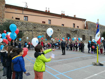 Fort Miradou de Collioure - Lancé de ballons par les enfants des écoles en souvenir des blessés de la 1ère guerre mondiale