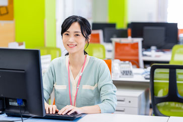 財務諸表監査を担当する女性社員