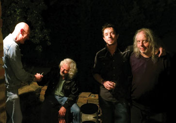 Dave Pearce, Adrian Shaw, Paul Simmons y Nick Saloman.