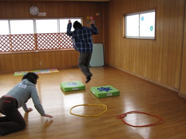 障害児のリズミカルな跳躍運動 療育活動 指導案