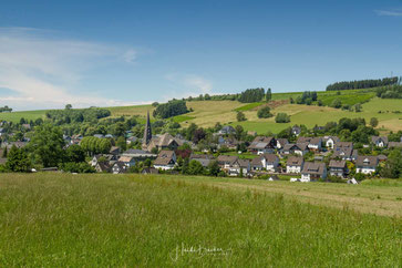Blick über den Ort Gleidorf im Sauerland