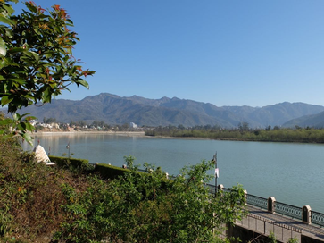 Der heilige Fluss Ganges in Rishikesh