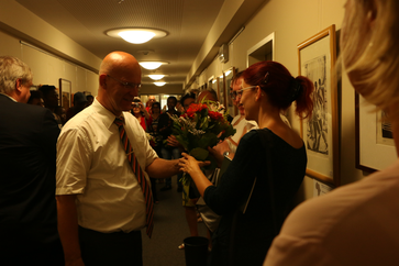 Mai 2015 - Königs Wusterhausen: Ministerin Diana Golze und Landrat Stefan Loge vom Landkreis Dahme-Spreewald, bei der Ausstellungseröffnung "Begegnungen mit Afrika" von Pfarrer a.D. Hans Blum und der Initiative Zu Gast in KW.