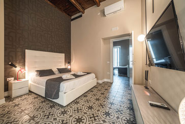 Vulcano Suite in den Palazzo Paladini Luxury Suites in Pizzo, Kalabrien.