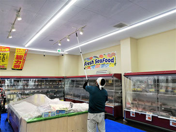 防カビ剤コーティング作業中
