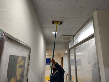 防カビ剤コーティング作業中