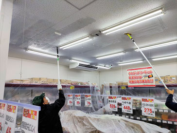 防カビ剤コーティング作業中
