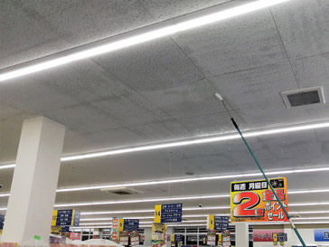 防カビ剤コーティング施工中