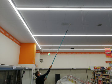 防カビ剤コーティング施工中