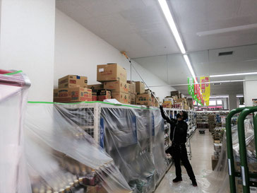 防カビ剤コーティング作業中