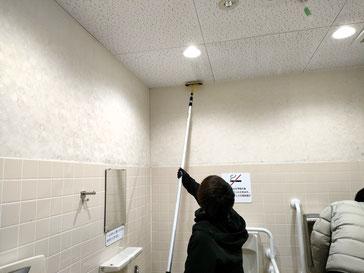 防カビ剤コーティング作業中