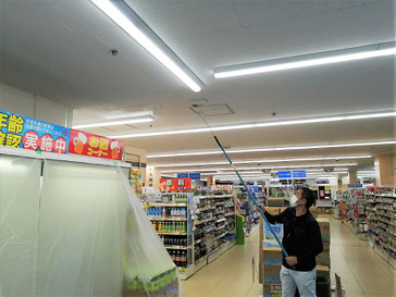 防カビ剤コーティング作業中