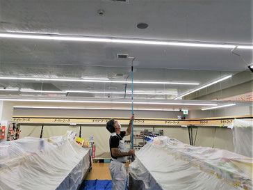 防カビ剤コーティング作業中