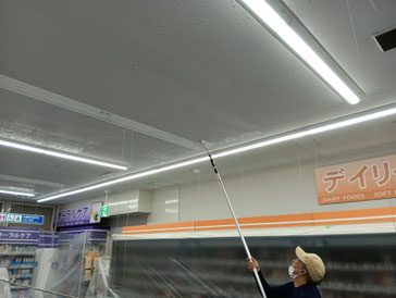 防カビ剤コーティング作業中