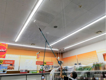 防カビ剤コーティング作業中