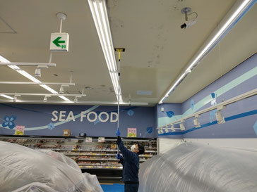 カビ除去作業中