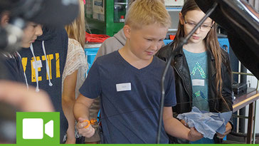 Auto zerlegen und Vogelhaus bauen im Sommercamp