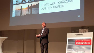 Frank Rebmann - Keynote Speaker, Vortragsredner, Buchautor - Vortrag Tschüss Veränderungsfrust. Denkanstöße Stuttgarter Zeitung