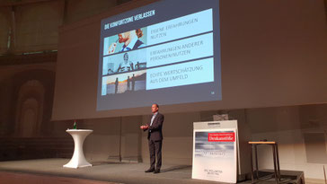 Frank Rebmann - Keynote Speaker, Vortragsredner, Buchautor - Vortrag Tschüss Veränderungsfrust. Wie wir uns und andere wirklich verändern.