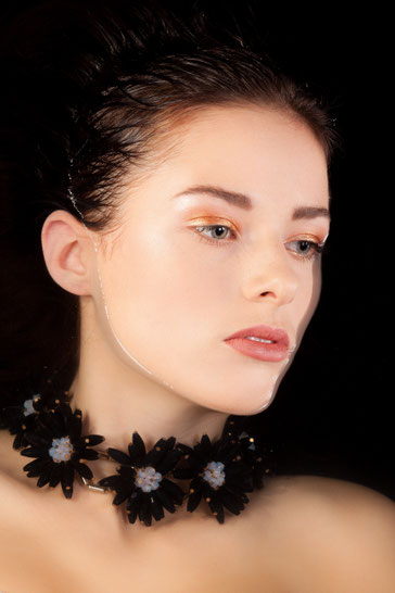 Haare & Make-up / Schülerin: Valentina B. Model: Selina H. Agency: S-Models Model Management Produktion: Bloos Make-up & Hair Academy Foto: Markus Thiel
