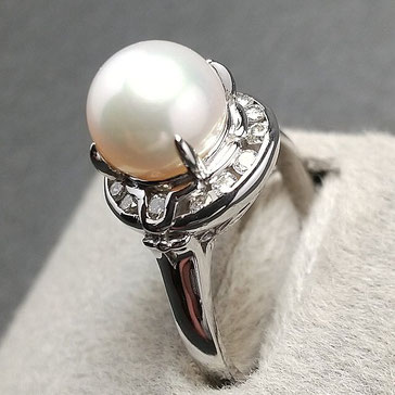 platinum-ring-with-japanese-akoya-pearl-and-diamond