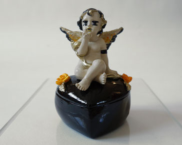 Figurine Art Design, Figurines Art Toys, Design Art Urbain, Sculpture Art Contemporain, Custom Art, Statuettes Design, Figurines Designers, Design Art Moderne, Statues Anges, Art Design Contemporain, Ange Noir, Sculpture Figurines,  Art Moderne Figurines