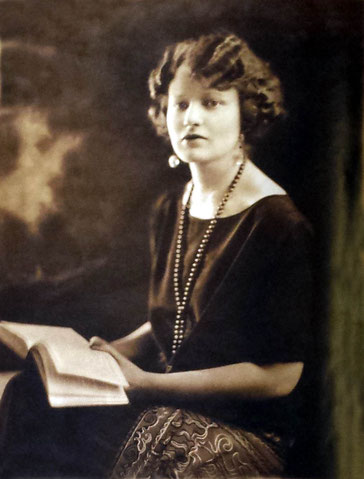 1921 : Courtesy of Glow International - Fall 2011