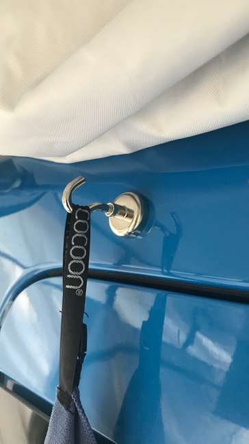Neodym Magnethaken, hält so aufgehangen bis zu 6 kg.