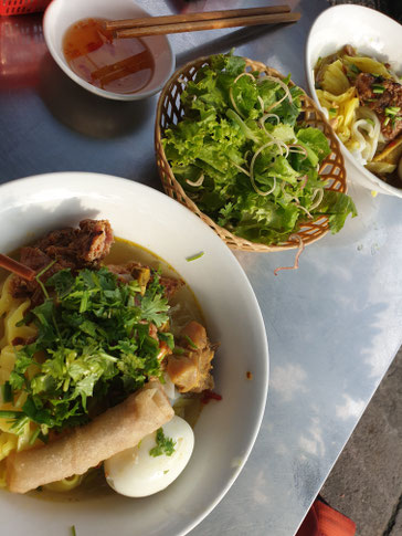 Vietnamesisches Mittagessen auf dem Weg zum Hai Van Pass