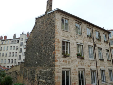 Maison en pierres dorées 8 rue Paul-Bert