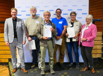 v.l.n.r. Prof. Dr. Holger Buschmann, Hans-Jürgen Kelm, Prof. Dr. Horst Wilkens, Klaus Müller, Antje Fäseke, Irene Timm. Foto: NABU/O. Schuhmacher