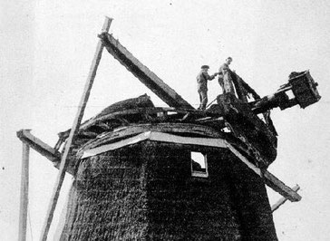 Demontage van de molen (1937) - (Foto: Stichting Oud Meppel)