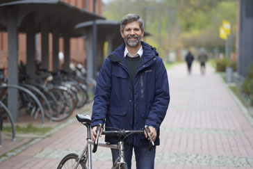 Professor Christian Rudolph leitet seit 2021 die Stiftungsprofessur „Radverkehr in intermodalen Verkehrsnetzen“ ©TH Wildau Mareike Rammelt