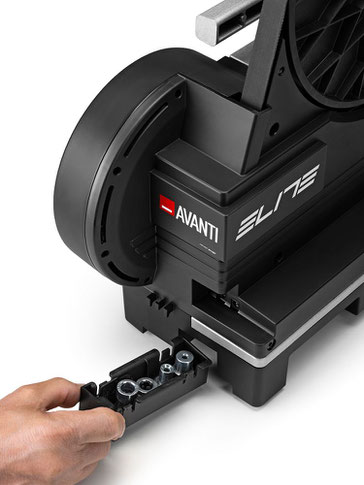Die integrierte Schublade für Adapter ist ein Detail, das den Unterschied macht ©