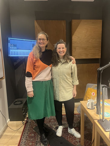 YouTuberin und Yogalehrerin Frederike Franze mit Isabell Eberlein
