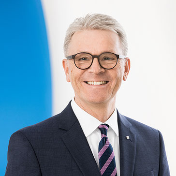 „Bis 2025 wollen wir konzernweit klimaneutral sein und so aktiv den Europäischen Green Deal und das Pariser Klimaabkommen unterstützen", blickt Konrad Lehmann, Vorstand Wertgarantie, voraus. Foto: Wertgarantie | Sven Brauers