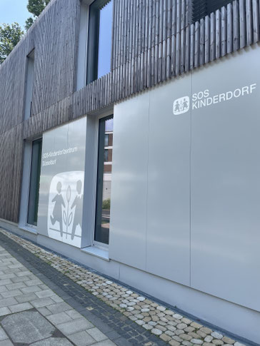 Im Rahmen der Lease a Bike "Bike to Work Days" erradelten Arbeitnehmer*innen eine Spende in Höhe von 15.000 € für das SOS-Kinderdorf Düsseldorf ©
