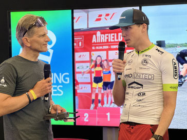 Thorsten Frahm, Inhaber der Sportmarketing-Consultingagentur Frahm Sporting und Gründer des Cycle Cafes (li.) im Interview mit Radprofi Lukas Kaufmann ©