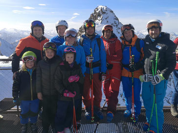 eine kleine Gruppe am "Top of Tyrol"