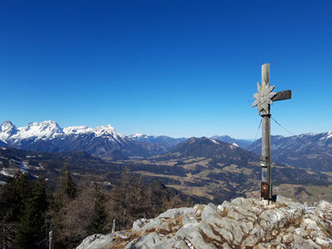 Seespitz Gipfelkreuz über dem Gleinkersee, Ausblick über das Kremstal und auf das Tote Gebirge