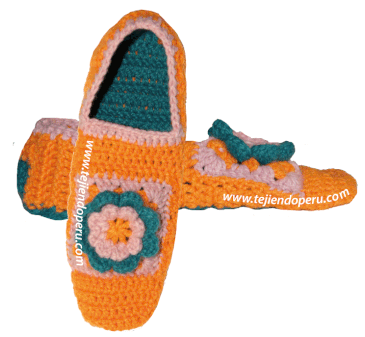 Cómo tejer pantuflas con flor para damas a crochet