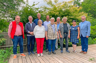 Der neue Vorstand mit dem Projektbotschafter Franz Thönnes – v.l.n.r.: Axel Winkler, Stephan Reuß, Anne-Katrin John, Lutz Klockgeter, Joachim Wilken-Kebeck, Friedrich-Georg Blunk, Thomas Krüger, Karsten Lück, Karola Buthmann und Franz Thönnes