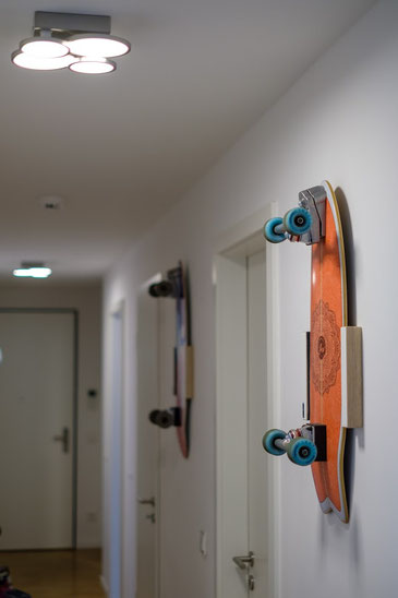 Wandhalterung Wandmontage Longboard diagonal horizontal vertikal Halterung wall mount LED Beleuchtung beleuchtet 