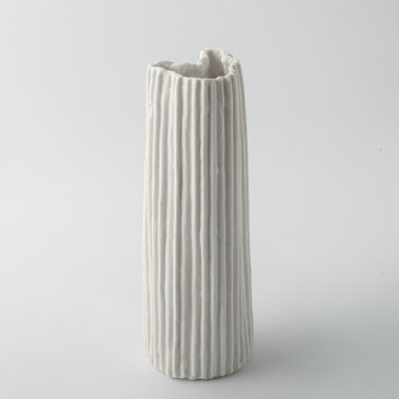 vaso in paperclay bainco accartocciato naturalmente