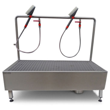 Lave-bottes avec brosses manuelles