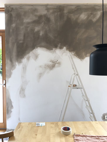 ieartige // Design Studio - BLOG - #Wohnzimmer, warm & cosy: die graue Sofahälfte mit Kissen in Senfgelb, Samtgrün