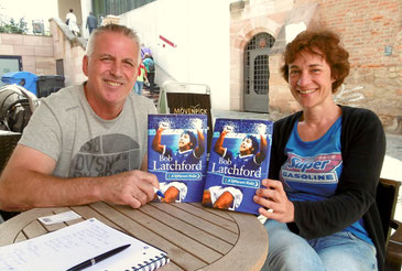 Bobby Latchford und Anke Reinitz präsentieren die Biografie von Latchford