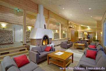 Hotellobby im Blockhaus - freigeplante Blockhäuser - Wohnlockhaus - Hotel - Restaurant - Holzhäuser in massiver Blockbauweise - Architektenhaus - pefc zertifiziertes Holz - Blockhäuser mit Erfahrung - ökologische Architektenhäuser - umweltfreundlich 