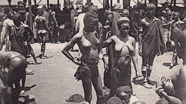 Donne Kavirondo al mercato di Port Florence, oggi Kisumu. Vedi "Uganda Railway".